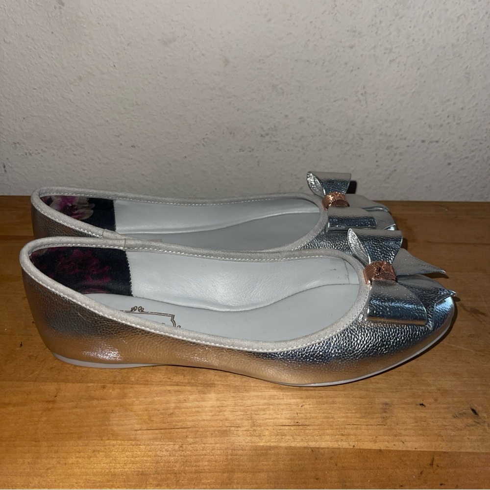 Ted Baker Bow Ballet Flat Shoes Women’s Size 6 Silver Metallic Rose Gold - Picture 8 of 10